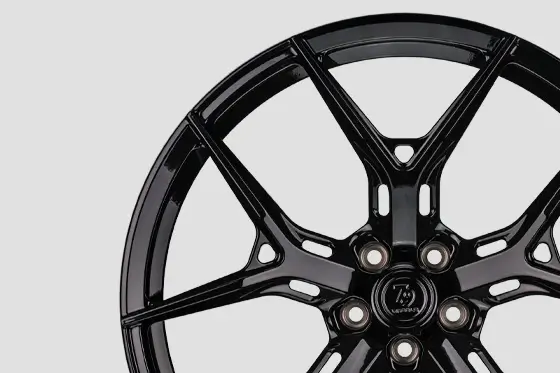 Szczegóły felgi MF.4 Black Glossy – wieloramienna konstrukcja