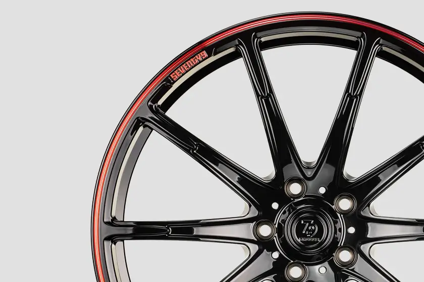 Seventy9 MF.7 Black Glossy Red – detale ramion i lakieru