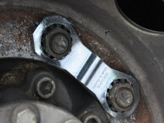 Rollock - Securing nuts in a truck 104cc 30-33