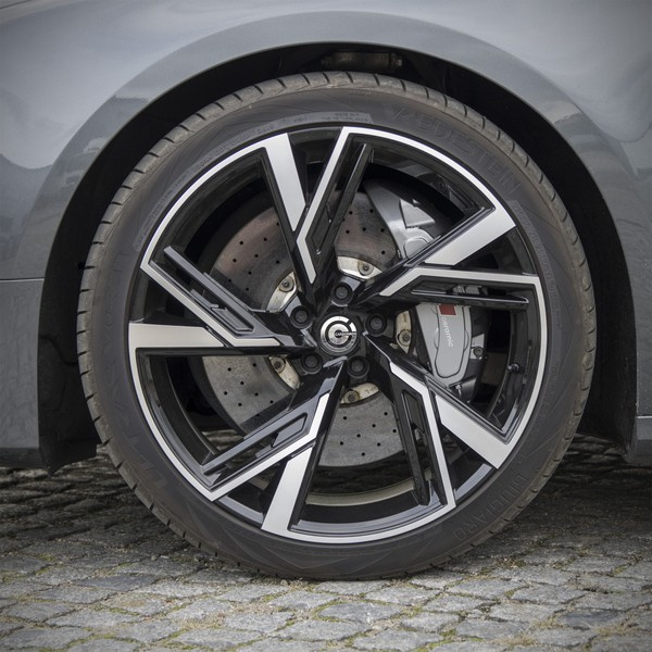 Aluminiumfelgen 18'' 5x112 Carbonado Rich BFP