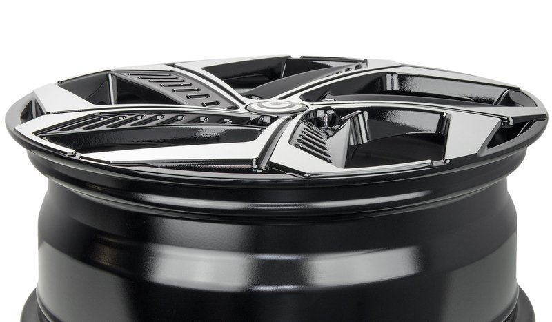 Aluminiumfelgen 18'' 5x114,3 Carbonado Arctic BFP